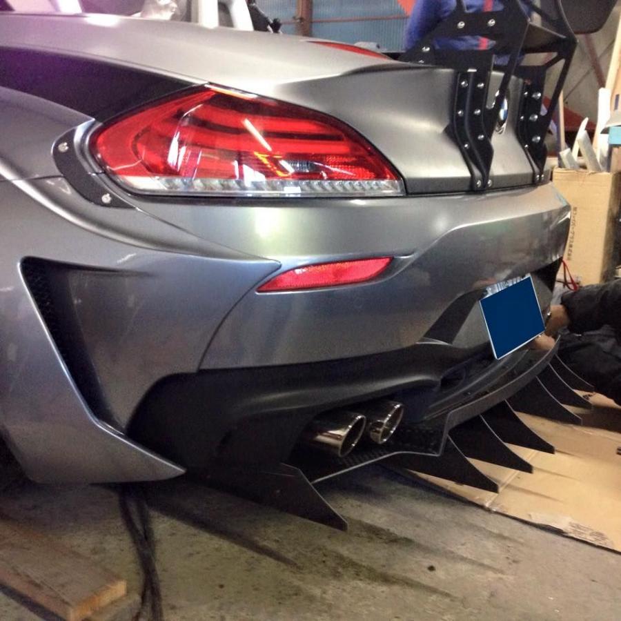  BMW Z4 by Varis 2015 года  (фото 6 из 8)
